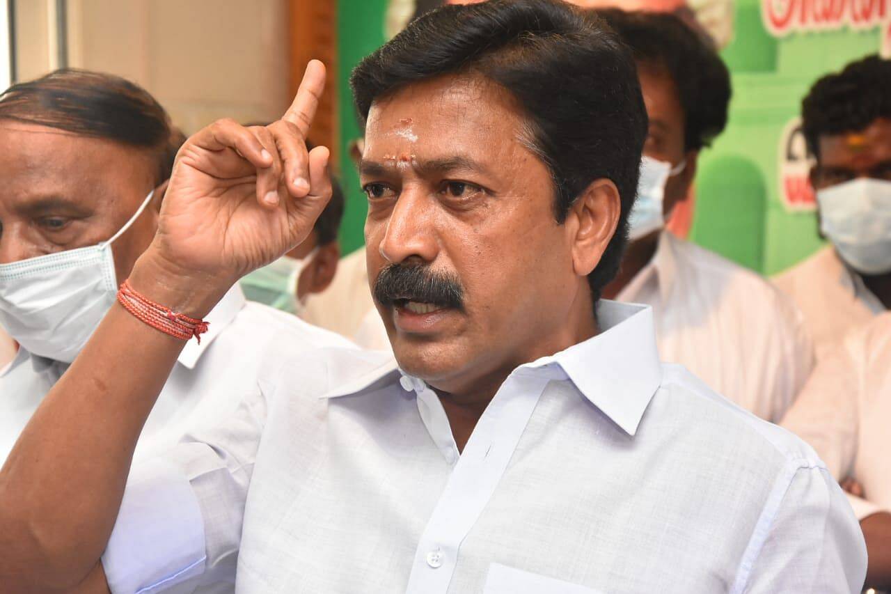 ஓபிஎஸ் பதவி வெறி பிடித்து அலைகிறார்; அவரிடம் நியாயத்தை எதிர்பார்க்க முடியாது- சிவி சண்முகம்