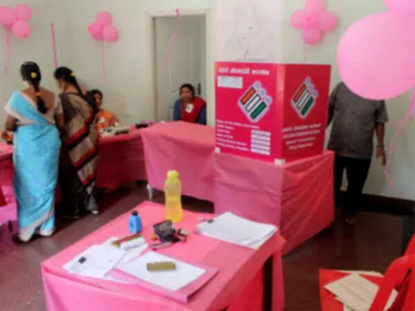 கோவை தேர்தல் களத்தில் 'பிங்க்' புரட்சி! 10 தொகுதிகளிலும் பெண்களால் நிர்வகிக்கப்படும் பிரத்யேக வாக்குச்சாவடிகள்!