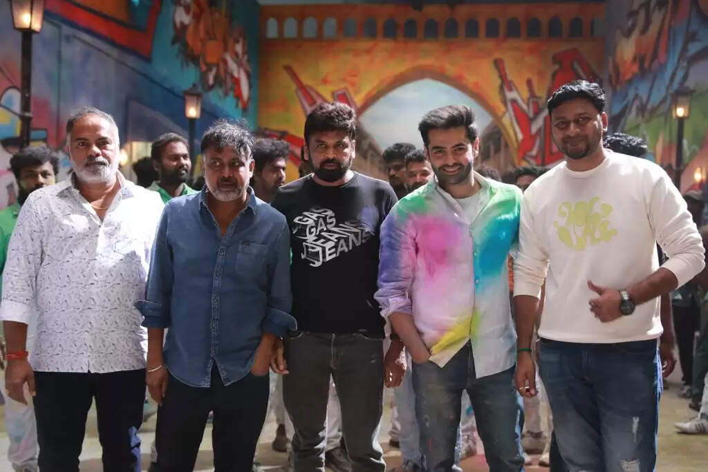 இப்பவும் அதே மேஜிக்கை நிகழ்த்துகிறது... 'விண்ணைத் தாண்டி வருவாயா' படத்தைப் புகழ்ந்துள்ள லிங்குசாமி!