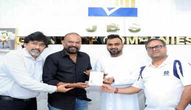 ஐக்கிய அமீரகத்தின் கோல்டன் விசா கௌரவம் பெற்ற இயக்குனர் வெங்கட் பிரபு!