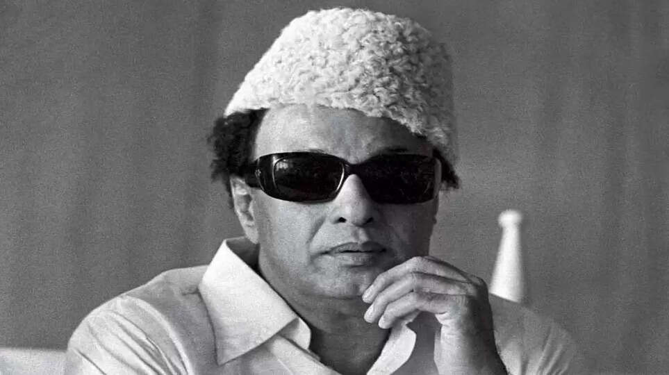 கறுப்பு MGR., காவி MGR, காங்கிரஸ் MGR… இன்னும் என்னென்ன வரப்போகிறதோ?