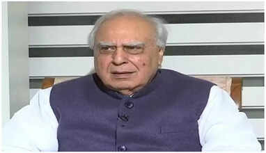 மக்களை காட்டிலும் பசுக்களின் பாதுகாப்புக்கு முன்னுரிமை கொடுக்கும் ஆளும் கட்சி…… பா.ஜ.க.வை வெளுத்து வாங்கிய கபில் சிபல்….