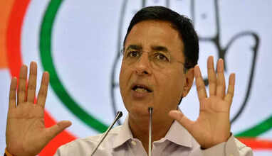 காங்கிரஸ் தலைவர் பதவியிலிருந்து சோனியாகாந்தி விலகி விட்டாரா? ரன்தீப் சிங் சுர்ஜேவாலா பதில்