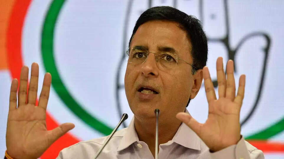 காங்கிரஸ் தலைவர் பதவியிலிருந்து சோனியாகாந்தி விலகி விட்டாரா? ரன்தீப் சிங் சுர்ஜேவாலா பதில்