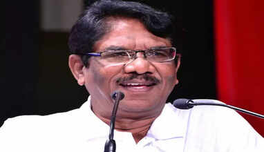 குற்றவாளி என உறுதி செய்ததும் சுட்டுக்கொன்ற காவலர்களுக்கு பாராட்டுக்கள்- பாரதிராஜா