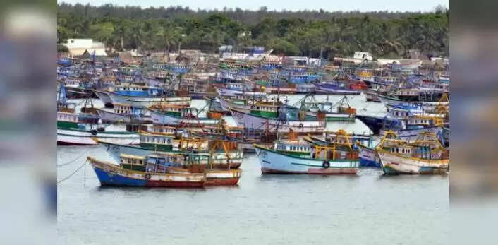 ராமேஸ்வர மீனவர்கள் வேலை நிறுத்த போராட்டம்.. ரூ.4 கோடி வருவாய் இழப்பு : இலங்கை கடற்படை துப்பாக்கிச் சூட்டின் எதிரொலி!