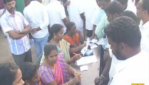 ஊரக உள்ளாட்சி தேர்தல் : இன்று வேட்பு மனுக்கள் பரிசீலனை