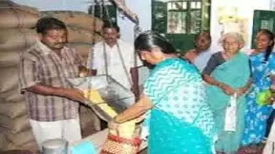 ரேஷன் கடைகளில் துவரம் பருப்பு, பாமாயில் வழங்கும் திட்டம் மேலும் ஓராண்டுக்கு நீட்டிப்பு !