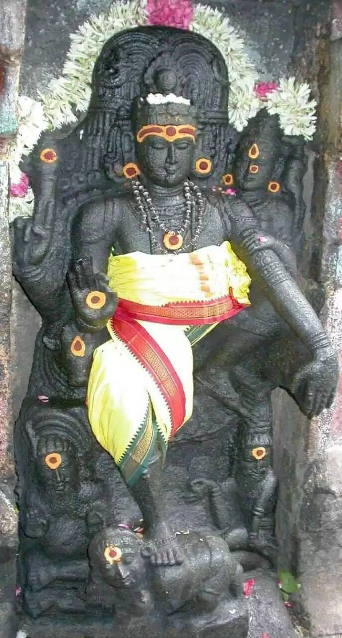 ஈசன் பள்ளிகொண்ட கோலத்தில் காட்சி தரும் அறிய தலம்…சுருட்டப்பள்ளி பள்ளிகொண்டீஸ்வரர் ஆலய சிறப்பு!