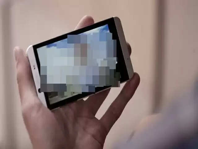 சுய இன்பம் எப்படி செய்வது என்பதை கூகுள் பார்த்துக் கத்து கொண்டேன்: பிரபல நடிகை ஓபன் டாக்!