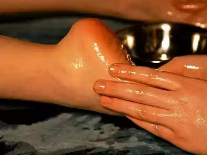 விளக்கெண்ணெய் குளியல் : அப்படி அதுல என்ன ஸ்பெஷல்?