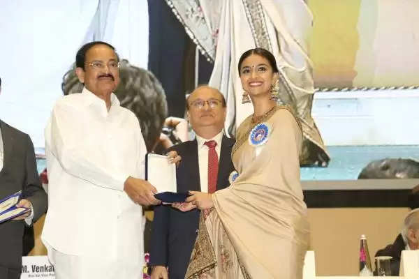 66வது தேசிய திரைப்பட விருதுகள்: நடிகை கீர்த்தி சுரேஷ், அக்ஷய் குமார் உள்ளிட்ட பிரபலங்களுக்கு விருது!