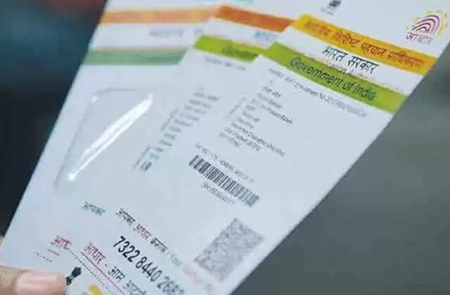 ஆதார் கட்டாயமா? உச்ச நீதிமன்றம் இன்று தீர்ப்பு