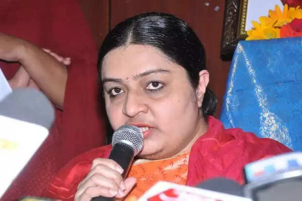 ‘அதிமுகவுடன் இணைய விருப்பம்’ – அரசியல் வட்டாரத்தில் பரபரப்பை ஏற்படுத்தும் ஜெ.தீபா