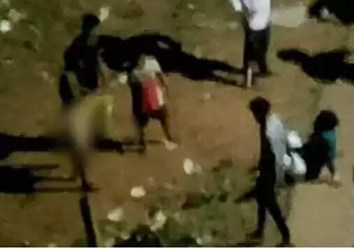 நண்பனை நிர்வாணமாக்கி பிறந்த நாள் கொண்டாட்டம்… போதை இளைஞர்களால் தஞ்சையில் பரபரப்பு!