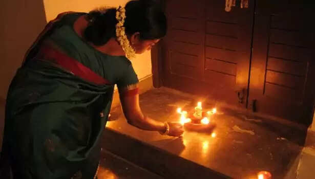 வீட்டில் எந்த இடத்தில் விளக்கேற்றினால் ஆயுள்விருத்தி அடையும்!