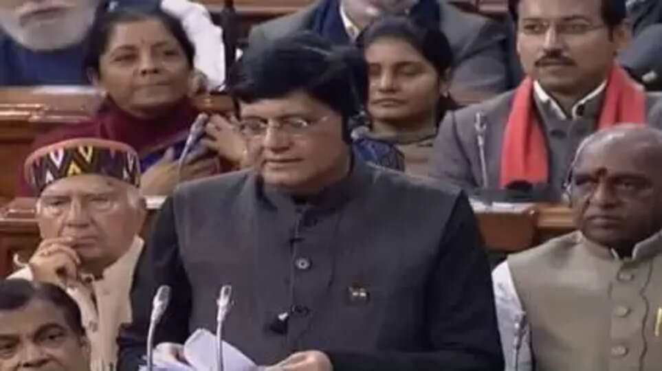 பட்ஜெட் தாக்கல் செய்து வருகிறார் நிதி அமைச்சர் பியூஸ் கோயல்