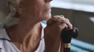 முதியோர் இல்லத்தில் இருந்து எஸ்கேப்.. ஊரடங்கு காலத்தில் மூதாட்டி செய்த வேலைய பாருங்க!