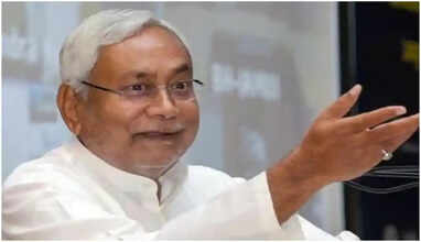 கொரோனா, வெள்ளம் பிடிக்கும் சிக்கி தவிக்கும் பீகார்… ஆனாலும் தேர்தலை நடத்த துடிக்கும் நிதிஷ் குமார் கட்சி