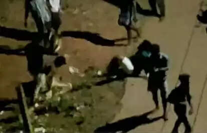 நண்பனை நிர்வாணமாக்கி பிறந்த நாள் கொண்டாட்டம்… போதை இளைஞர்களால் தஞ்சையில் பரபரப்பு!