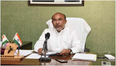 வெளியே, உள்ளே ஆட்டம் ஆடிய துணை முதல்வருக்கு 3 துறைகளை கொடுத்த மணிப்பூர் முதல்வர் பைரன் சிங்