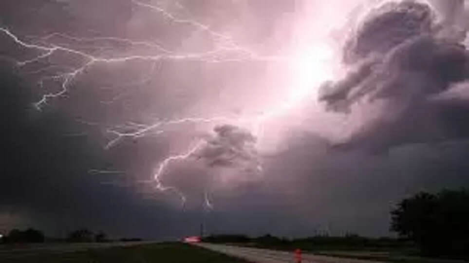 பீகாரில் இன்று இடி மின்னல் தாக்கியதில் 83 பேர் உயிரிழப்பு!