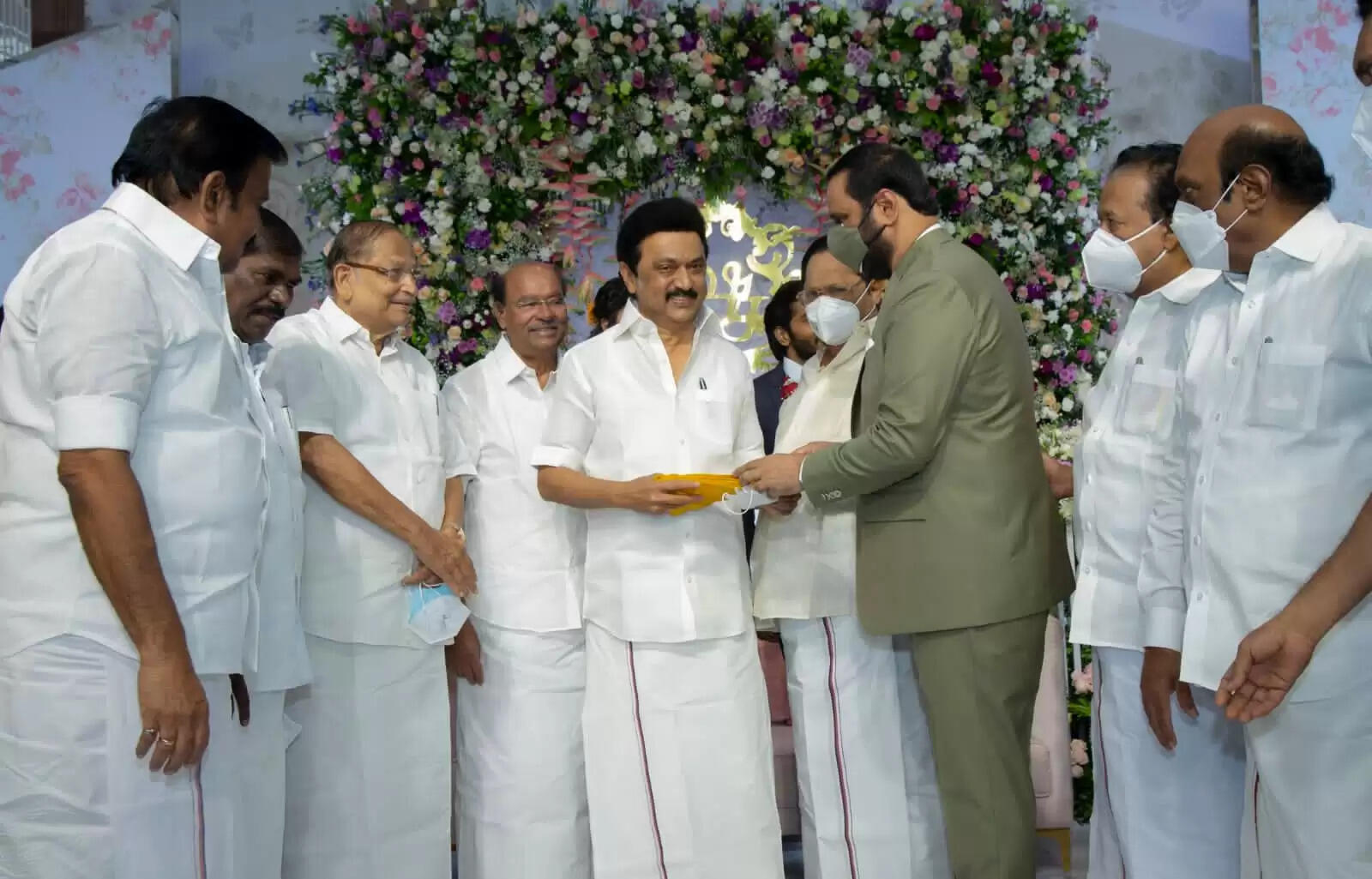 அன்புமணி ராமதாஸ் மகள் திருமண வரவேற்பில் கலந்துகொண்ட முதல்வர் மு.க.ஸ்டாலின்!