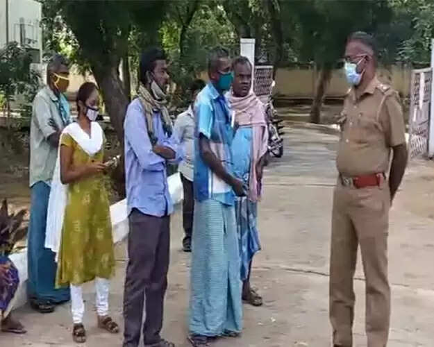 ‘கணவருடன் தகராறு’ குழந்தைகளுக்கு அரளி விதை கொடுத்து விட்டு தாய் தற்கொலை!