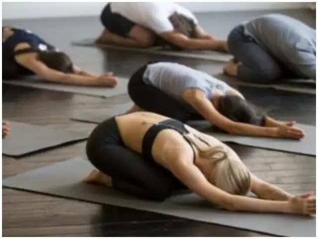 பணியாளர்கள் புத்துணர்வுடன் பணியாற்ற 5 நிமிஷம் யோகா பிரேக்…… மத்திய அரசின் புதிய முயற்சி