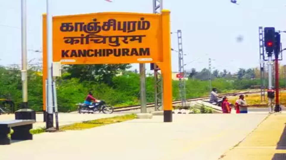 கொலைநகரமான காஞ்சிபுரம்! வேடிக்கைப் பார்க்கும் காவலர்கள்!