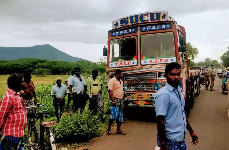 கண்டெய்னர் லாரி மீது கார் மோதல் – தம்பதி உட்பட 3 பேர் உயிரிழப்பு