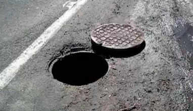 பாதாள சாக்கடைக்குள் தவறி விழுந்த தொழிலாளர்.. திருச்செந்தூரில் நேர்ந்த சோகம்..!!