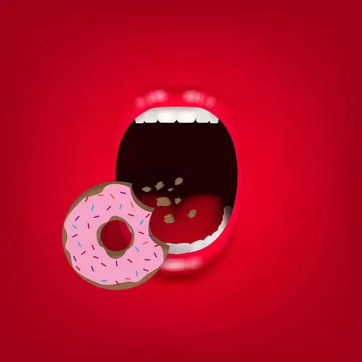 உணவை மென்று சாப்பிடாவிட்டால் எதிர்கொள்ளும் 3 சிக்கல்கள்!