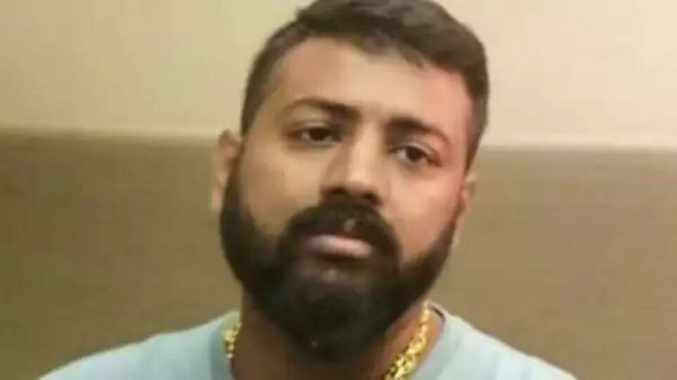 இரட்டை இலை சின்ன மோசடி மன்னன் சுகேஷ் சந்திரசேகரின் காதலி கைது!