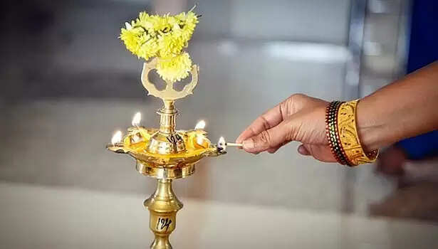 வீட்டில் எந்த இடத்தில் விளக்கேற்றினால் ஆயுள்விருத்தி அடையும்!