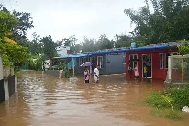 நீலகிரியில் மொத்தம் 283 பகுதிகளில் நிலச்சரிவு ஏற்பட வாய்ப்பு  : மாவட்ட ஆட்சியர்