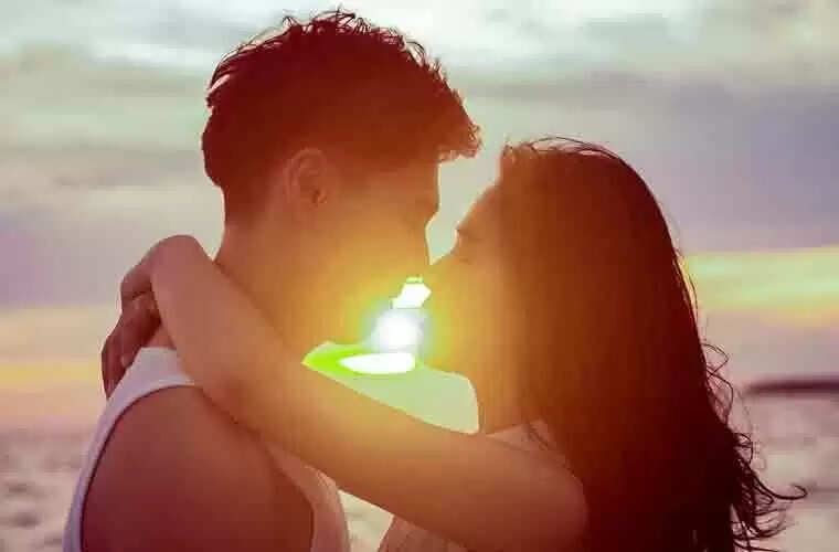 லிப் லாக்கில் இவ்வளவு நன்மைகளா?… அப்போ உடனே களத்துல இறங்குங்க!