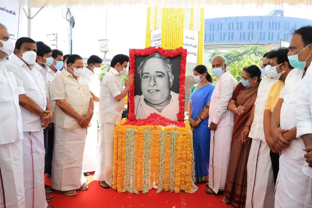 அறிஞர் அண்ணா பிறந்தநாள்; முதல்வர் மு.க.ஸ்டாலின் மரியாதை!