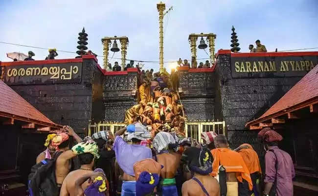 சபரிமலை ஐயப்பன்  கோவில் திறப்பு : கட்டுப்பாடுகளுடன் பக்தர்கள் தரிசனம்!