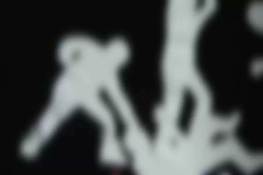  ஆசிரியருக்கு அரிவாள் வெட்டு