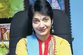 பா.ஜ.க கலை, கலாச்சார பிரிவு தலைவராக காயத்ரி ரகுராம் நியமனம்! மதுவந்தி, நமீதாவுக்கு செயற்குழு உறுப்பினர் பதவி