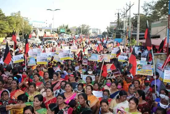 சென்னையில் போஸ்டர்கள், கொடிகளை அகற்றிய தேர்தல் அதிகாரி