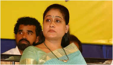 பிரதமர் மோடியை தீவிரவாதி என்ற நடிகை விஜயசாந்தி இன்று மீண்டும் தாய் கட்சியில் இணைகிறார்..