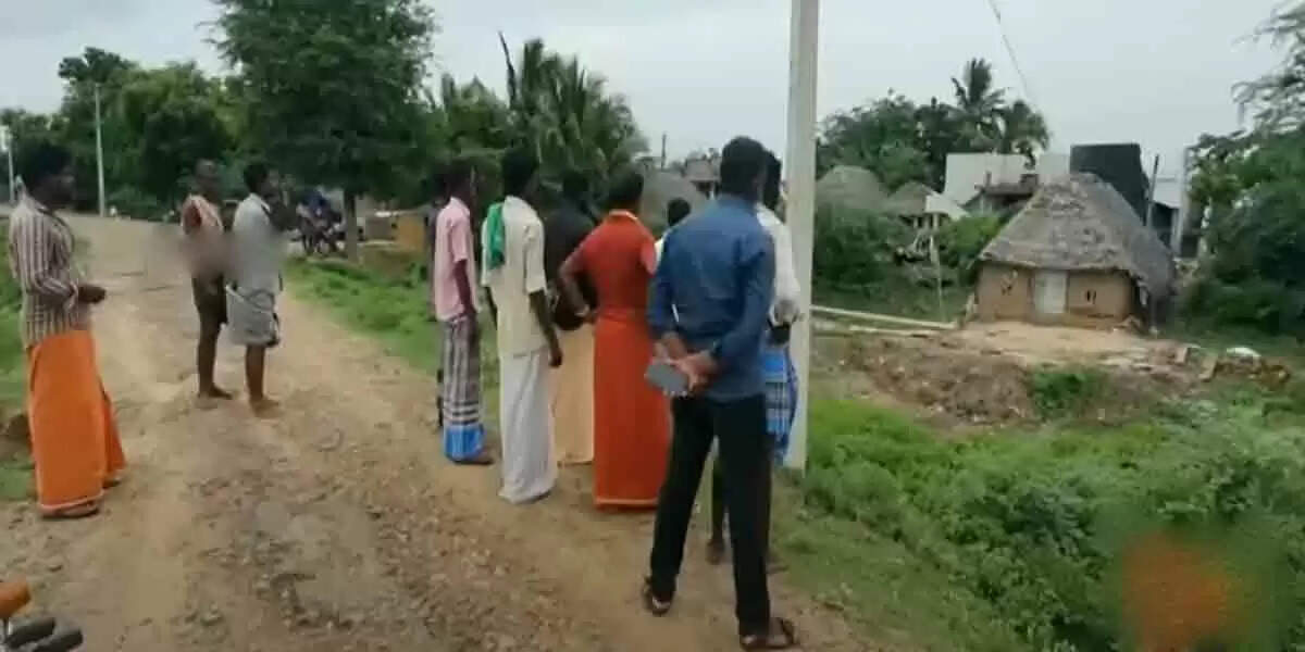 16 பெண்களின் குளியல் வீடியோக்கள் – இளைஞரால் கதறும் கிராமம்