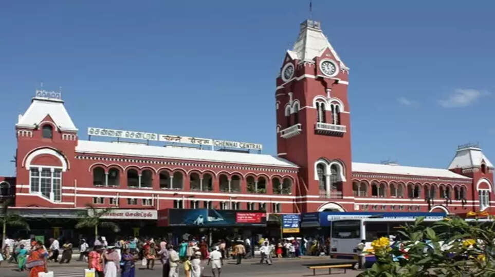 சென்ட்ரல் ரயில் நிலையத்திற்கு எம்ஜிஆர் பெயரை எதிர்த்து மனு!