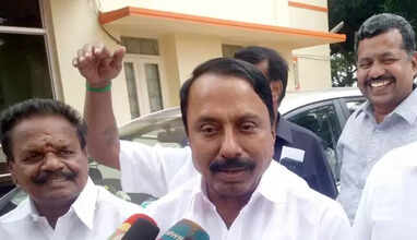 பள்ளிகளில் ஏப்ரல் மாதத்துக்கு முன் மாணவர் சேர்க்கை நடத்தக்கூடாது : அமைச்சர் செங்கோட்டையன் எச்சரிக்கை!