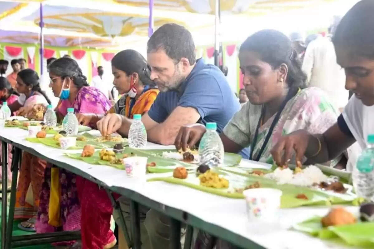 நெசவாளர்களுடன் உணவருந்திய ராகுல்! வைரலாகும் வீடியோ!