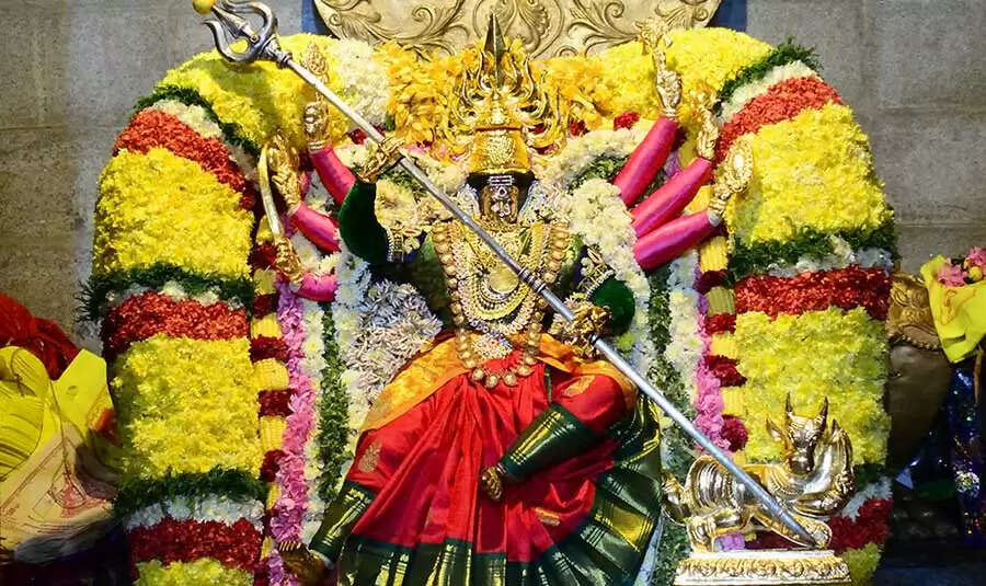 மயிலாப்பூரில் சுயம்புவாக எழுந்தருளிய முண்டகக்கண்ணி அம்மன் கோவில் வரலாறு!