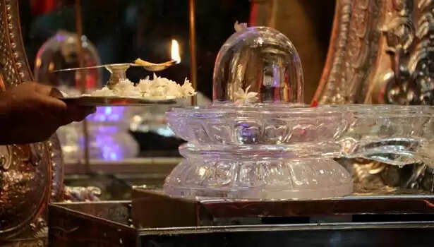 ஐஸ்வரியத்தையும் சந்தோஷத்தையும் பெருக்கும் ஸ்படிக லிங்கம்!