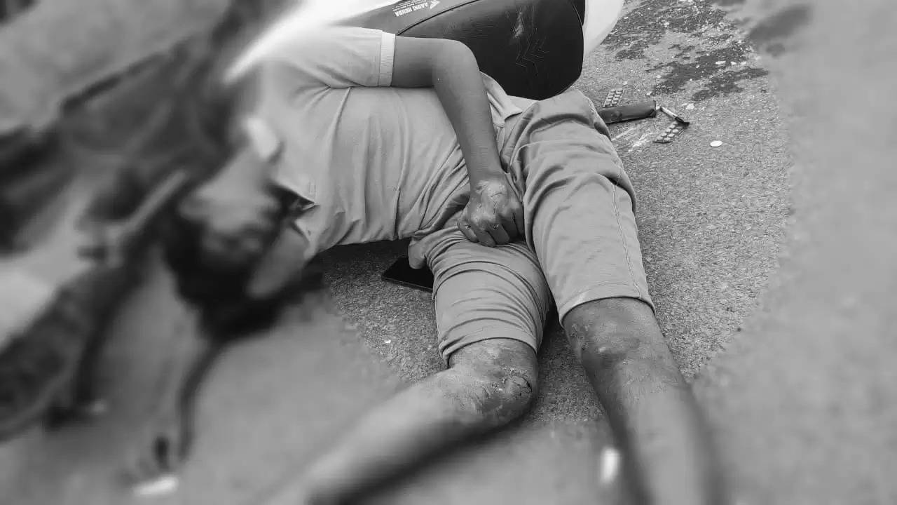 கோவை- மோட்டார் சைக்கிள் மீது டெம்போ மோதல் – 2 இளைஞர்கள் பலி